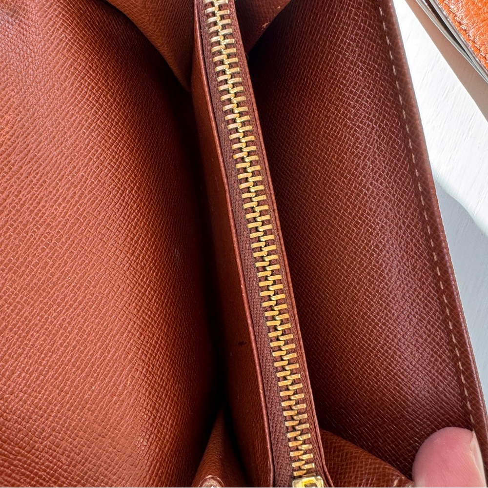 Louis Vuitton Wallet - Picture 8 of 10